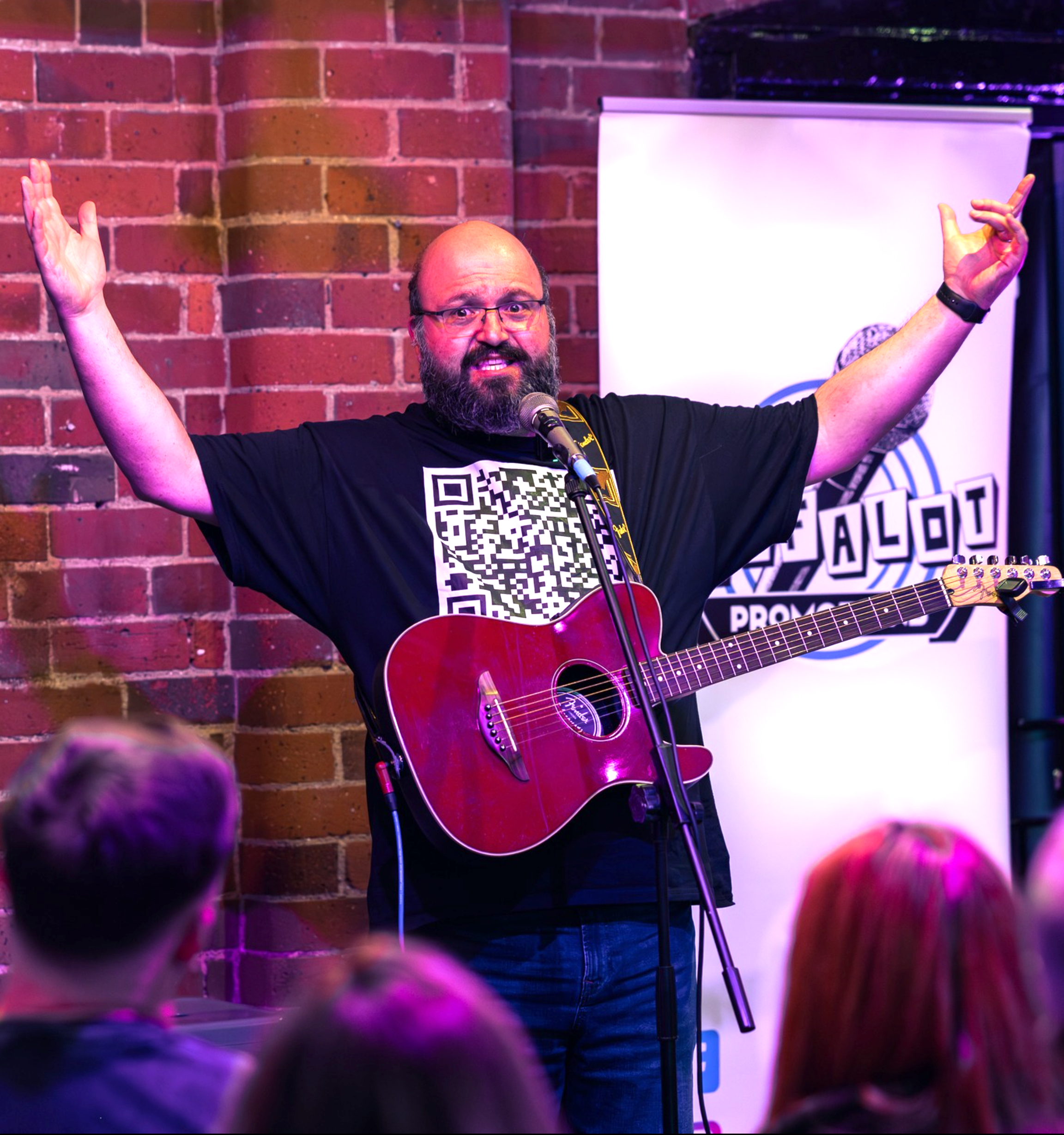 Ashley Frieze performing